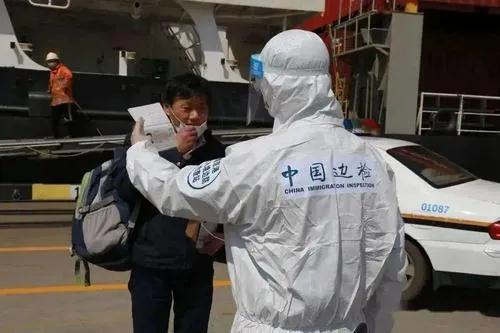 More than 20000 Chinese crew members changed shifts at domestic ports.
