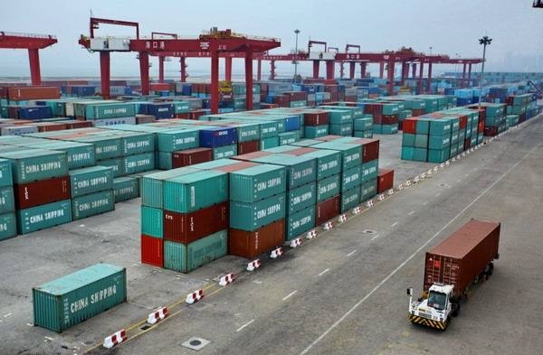 国家口岸办：62家船公司主动下调码头操作费等费用